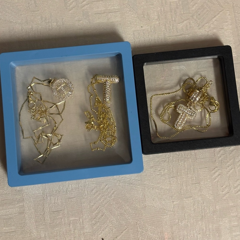 Set of 3 - initial T bling gold tone necklaces , brand new in cases - Picture 2 of 7